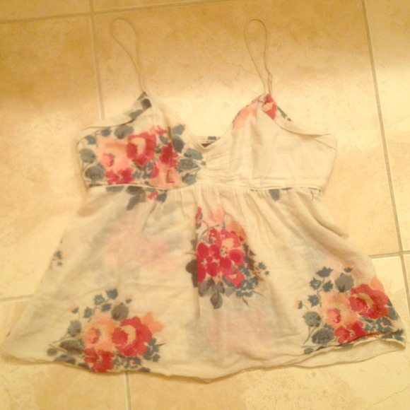 Hold! Adorable American Eagle blouse tank!