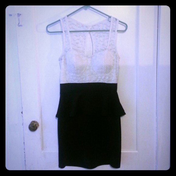 Very pretty black an white dress