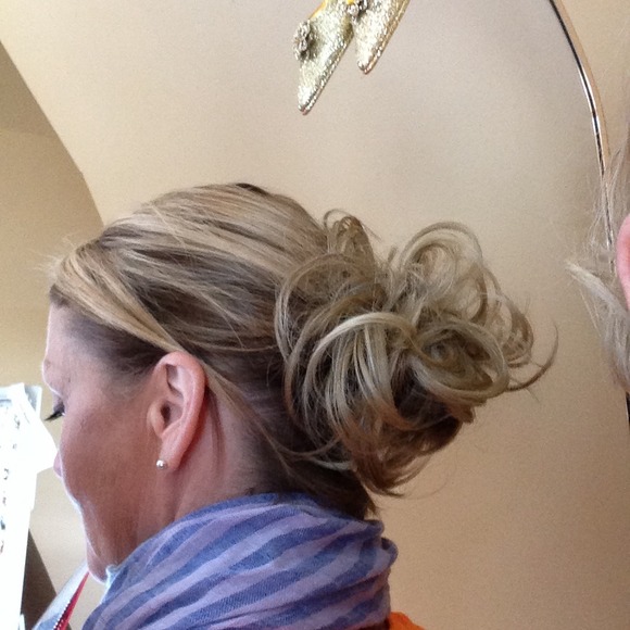 Accessories - RESERVED FOR LANA Blond highlighted "bun"