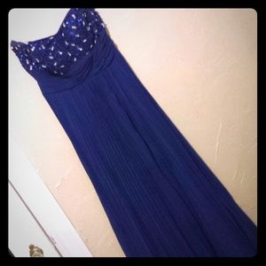 Beautiful Floor length prom dress!!. Adjustable!!