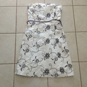***SOLD in bundle***WHite house black market dress