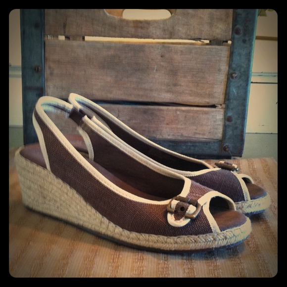 Naturalizer 9.5 cocoa wedges