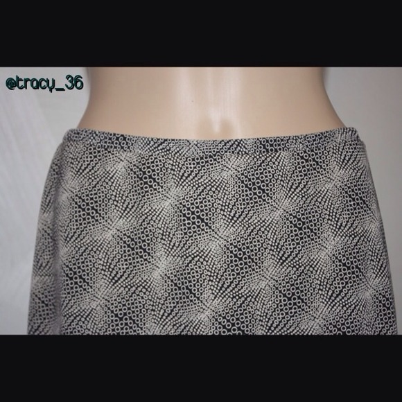 Black & White Patterned Skirt - Picture 2 of 3