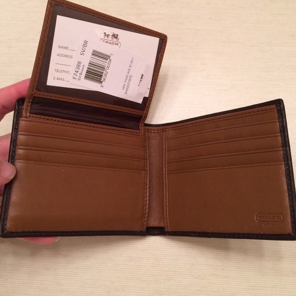 💌BUNDLED💌 NWT Coach wallet. - Picture 2 of 4