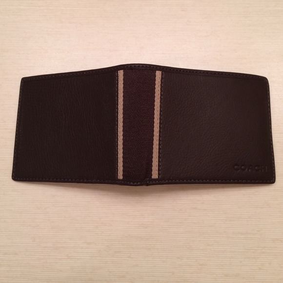 💌BUNDLED💌 NWT Coach wallet. - Picture 3 of 4