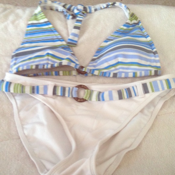 Super cute bikini worn less than 5x 👙🌴