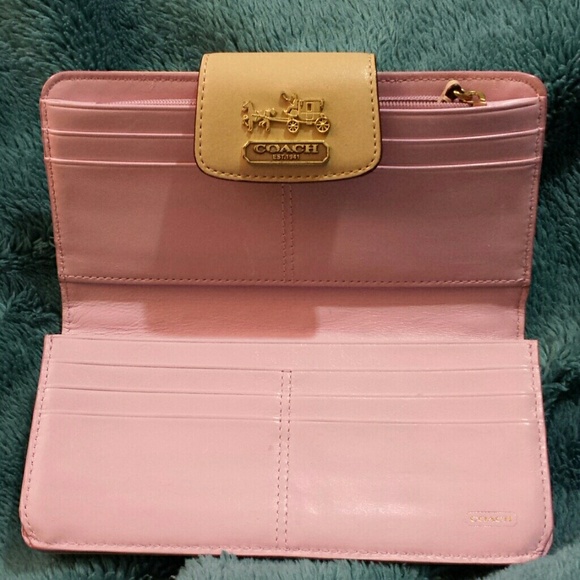 Authentic Coach wallet - Picture 3 of 4