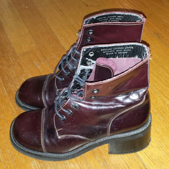 RETRO Burgundy Heeled Boots - Picture 2 of 3