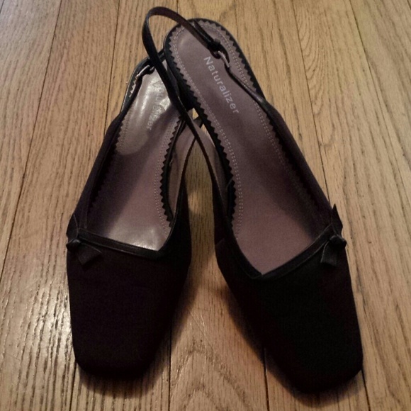 Naturalizer Gavin, Brown Fabric Heels - Picture 2 of 3