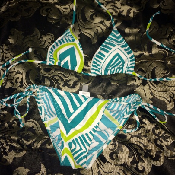 Bikini! 👙 - Picture 1 of 2
