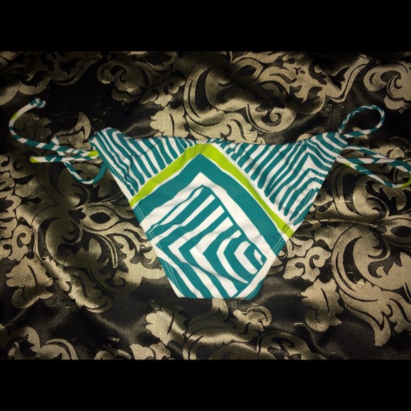 Bikini! 👙 - Picture 2 of 2