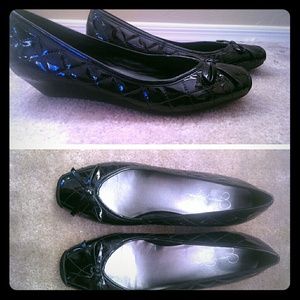 Sz 10 low wedge patent leather shoes