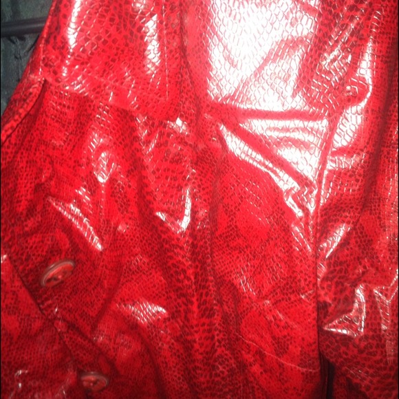 Red jacket - Picture 2 of 4