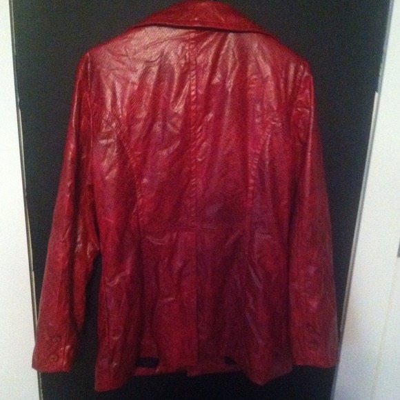 Red jacket - Picture 3 of 4