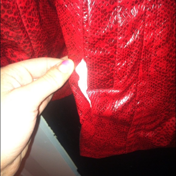 Red jacket - Picture 4 of 4