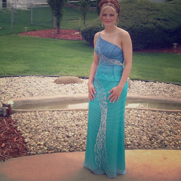 FLASHSALETeal/Blue beaded evening gown