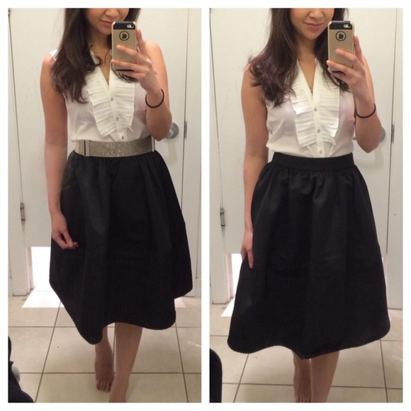 ✨ Host pick! 3/11 ✨ Express full black skirt