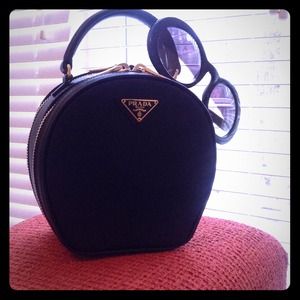 Auth 100% Prada New mini saffiano bag with strap