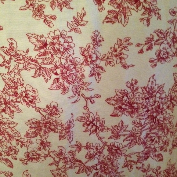 White and red knee high, strapless dress - Picture 3 of 4