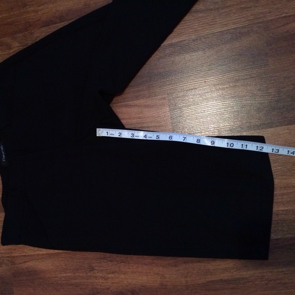 BLACK DRESS CAPRI - Picture 2 of 3