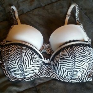 Bundle of 2 pushup bras