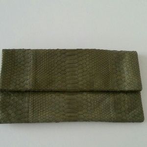 Snake skin clutch