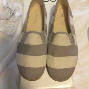 🚫sold🚫 Aldo slip ons. Similar to Toms