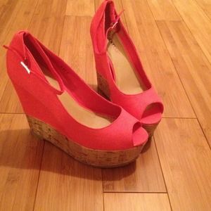 NIB Sexy Coral wedges