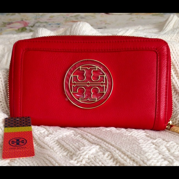 SOLD!! ❤️❤️Authentic Tory Burch Amanda wallet