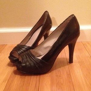 REDUCED!! Nine West Black peep-toe heels