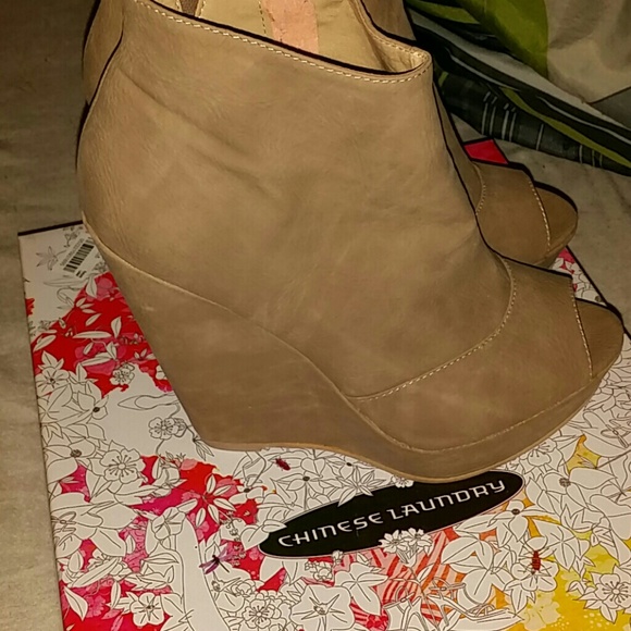 *SOLD * ** HOST PICK ** Wedge boots