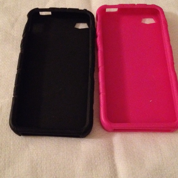 iPhone 4/4S silicone case black and hot pink - Picture 1 of 3