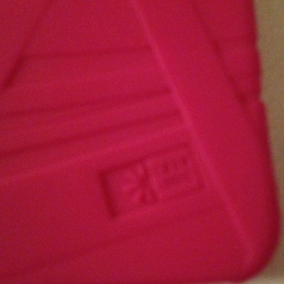 iPhone 4/4S silicone case black and hot pink - Picture 3 of 3