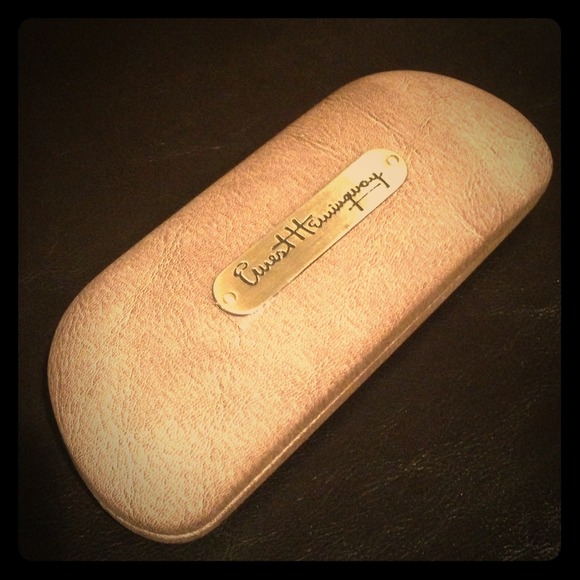 NEW Ernest Hemingway Eyeglass Case