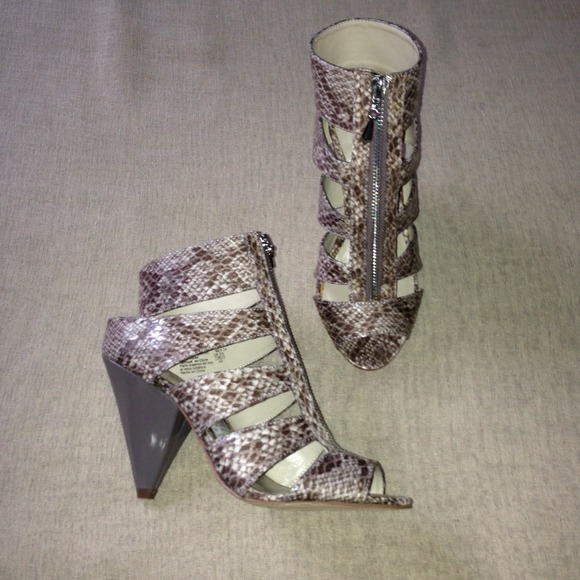 {Christian Siriano Snake Booties} - Picture 3 of 4