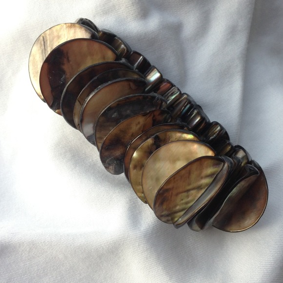 ❌SOLD❌Brown Shell Bracelet - Picture 2 of 4