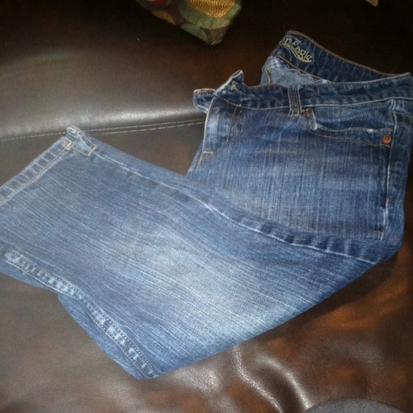 BUNDLE🌟American eagle capris/under armor shirt