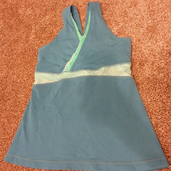*Lulu Lemon active top* - Picture 2 of 2