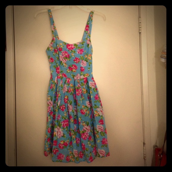I love h81 by forever 21 flower dress sz small