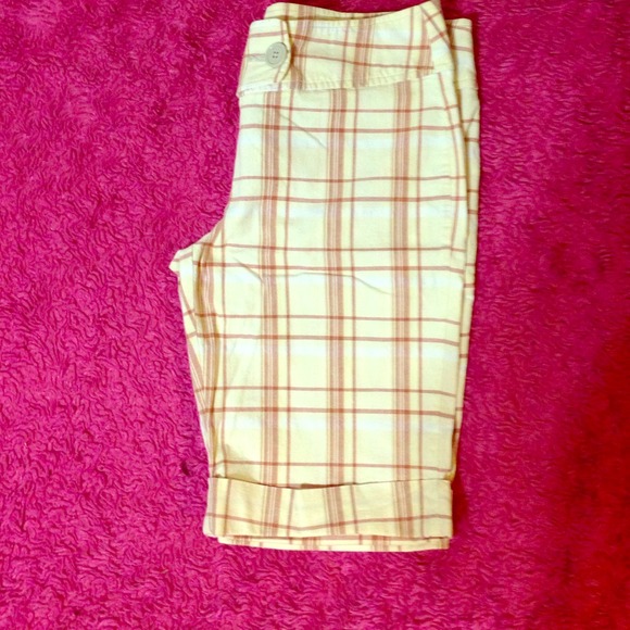 Plaid printed knee length shorts💜vry stylish/cute