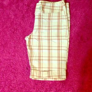 Plaid printed knee length shorts💜vry stylish/cute