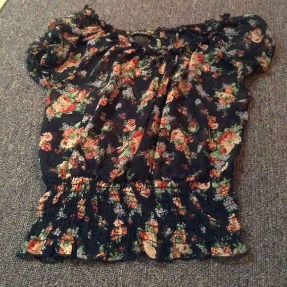 Floral navy top