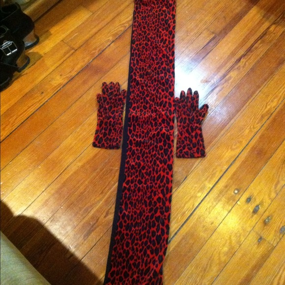SOLD - Velvet Gloves & Scarf Set - Picture 2 of 4