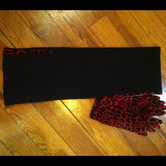 SOLD - Velvet Gloves & Scarf Set - Picture 3 of 4
