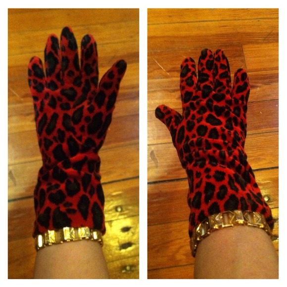 SOLD - Velvet Gloves & Scarf Set - Picture 4 of 4