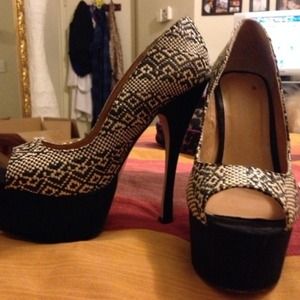 🔴TRADED🔴Tribal high heels