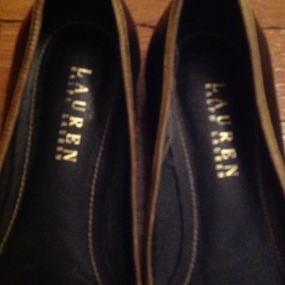 SOLD! Ralph Lauren navy and gold flats - Picture 2 of 4