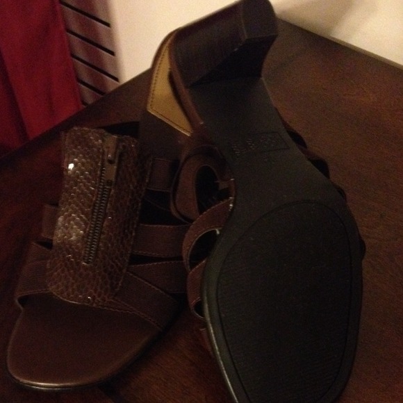 Sandals - Picture 2 of 4