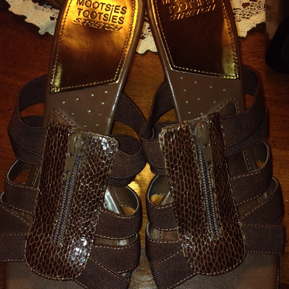 Sandals - Picture 3 of 4