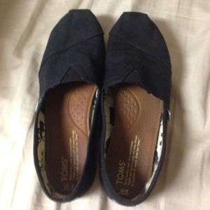 LAST CHANCE! Black Tom Shoes